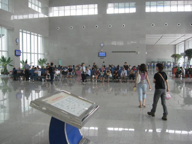 treinstationchengdu.jpg